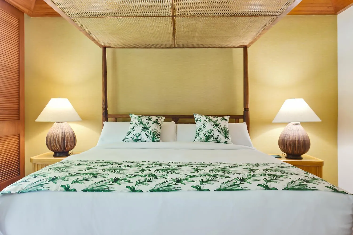 Oceanfront Breezy Corner Unit W Air Conditioning- Alekona Kauai Koloa United States