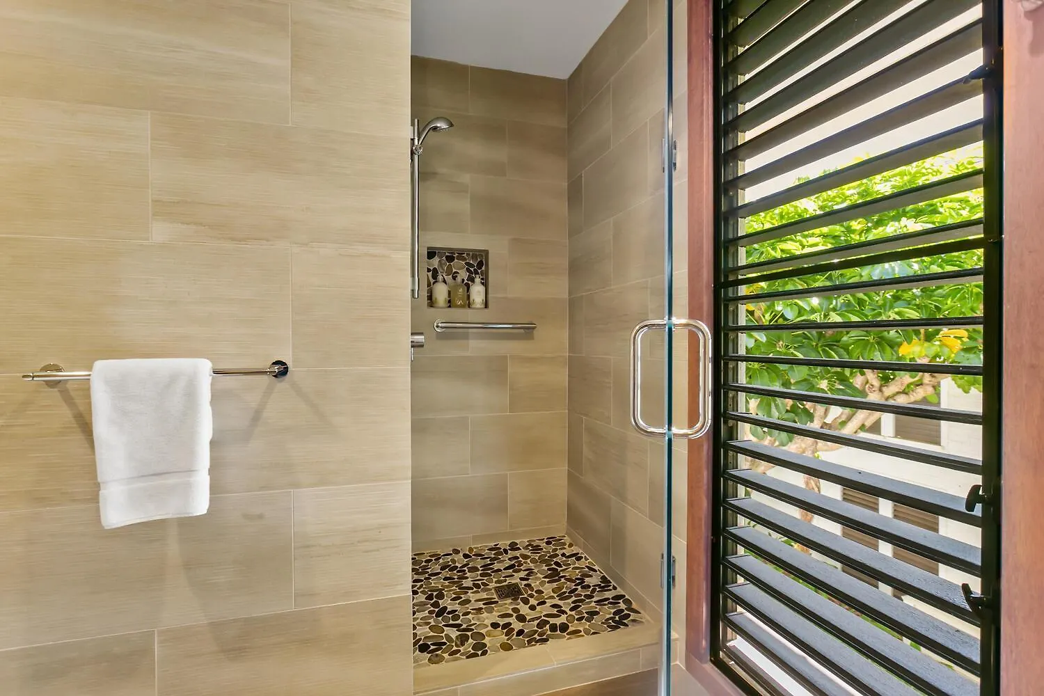 Oceanfront Breezy Corner Unit W Air Conditioning- Alekona Kauai Koloa United States