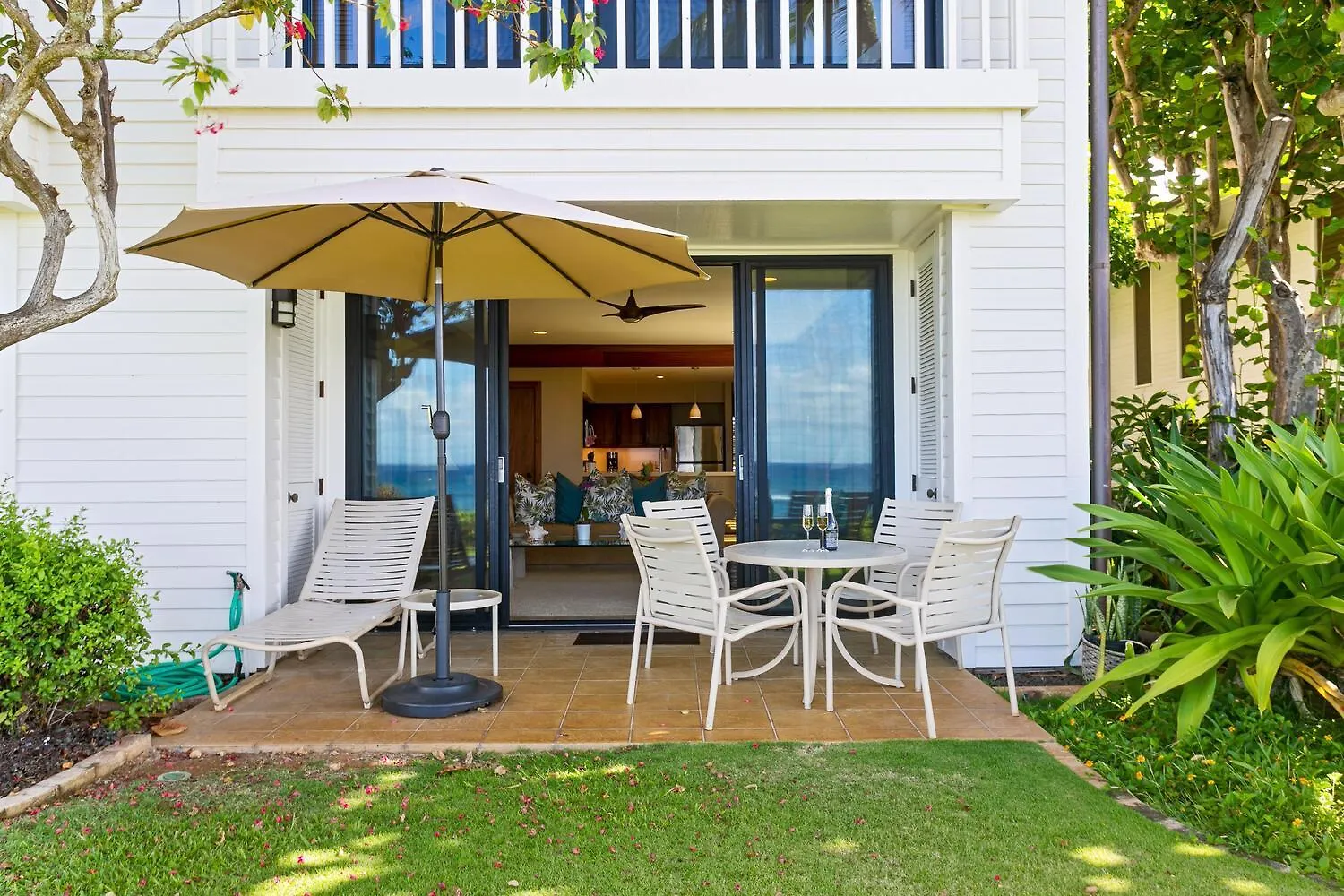Oceanfront Breezy Corner Unit W Air Conditioning- Alekona Kauai Koloa Holiday home