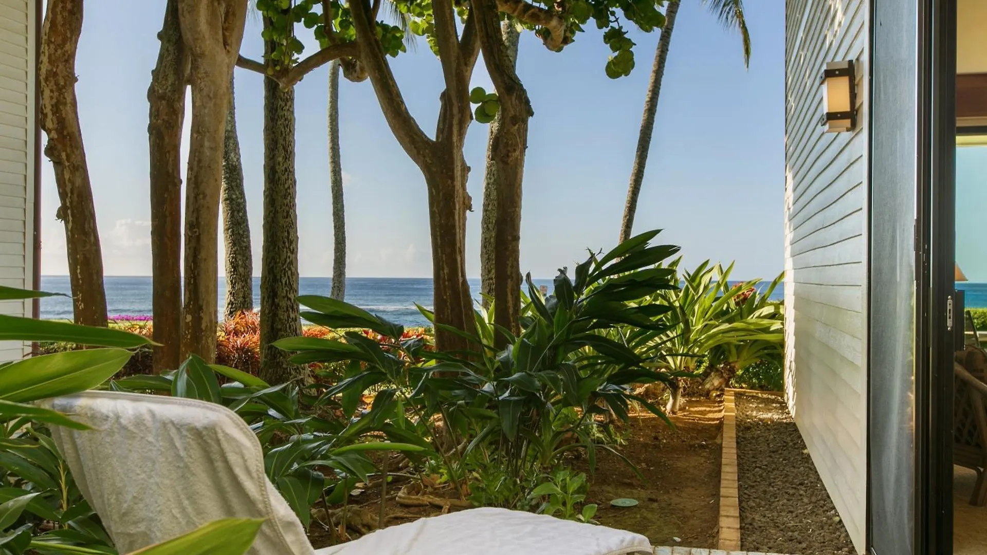 Holiday home Oceanfront Breezy Corner Unit W Air Conditioning- Alekona Kauai Koloa